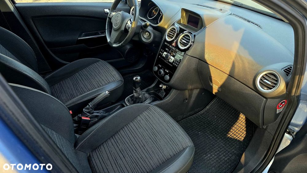 Opel Corsa 1.4 16V Innovation - 12