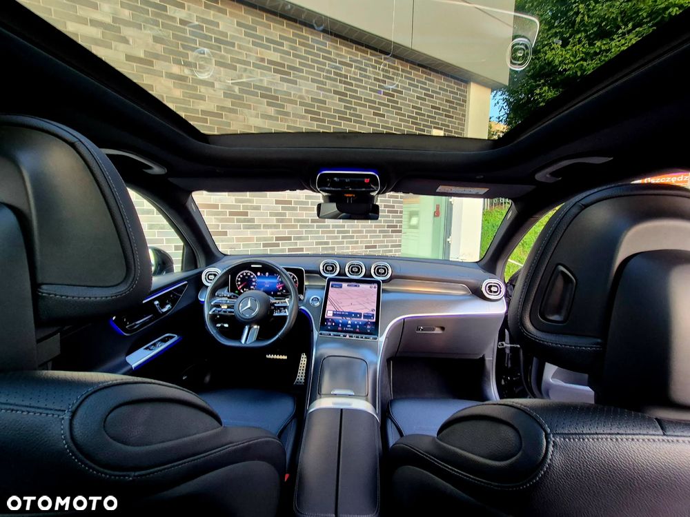 Mercedes-Benz GLC 300 4Matic 9G-TRONIC AMG Line Advanced - 25
