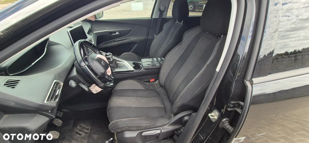 Peugeot 5008 1.2 PureTech Allure S&S EAT8 - 33