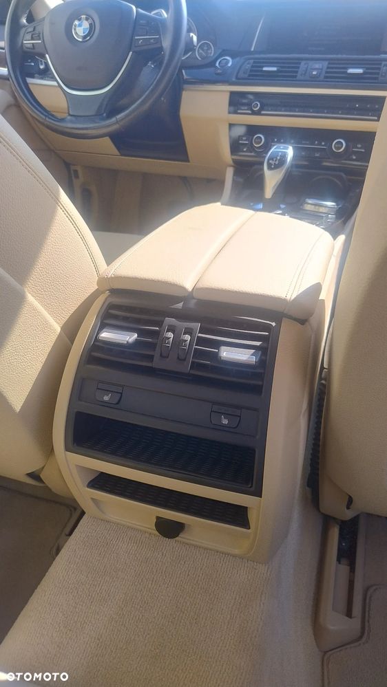 BMW Seria 5 528i xDrive Luxury Line - 31