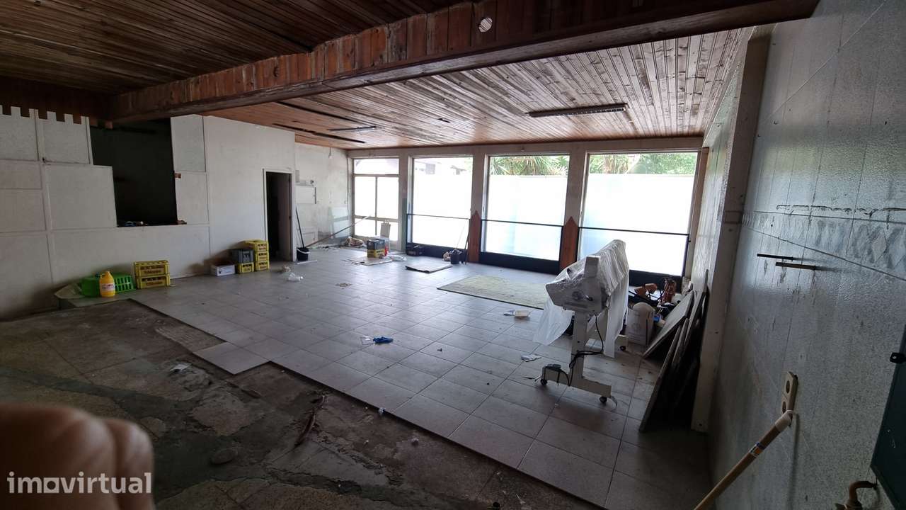 Estabelecimento Comercial com 180 m2 e Potencial para Habitação - Grande imagem: 4/14