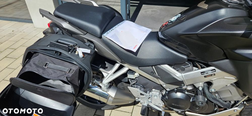 Honda VFR - 24