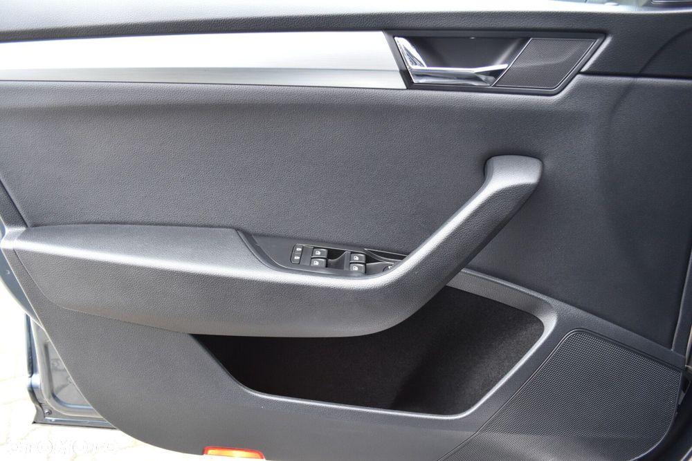 Skoda Superb 2.0 TDI Ambition - 25