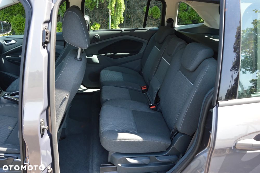 Ford Grand C-MAX - 32