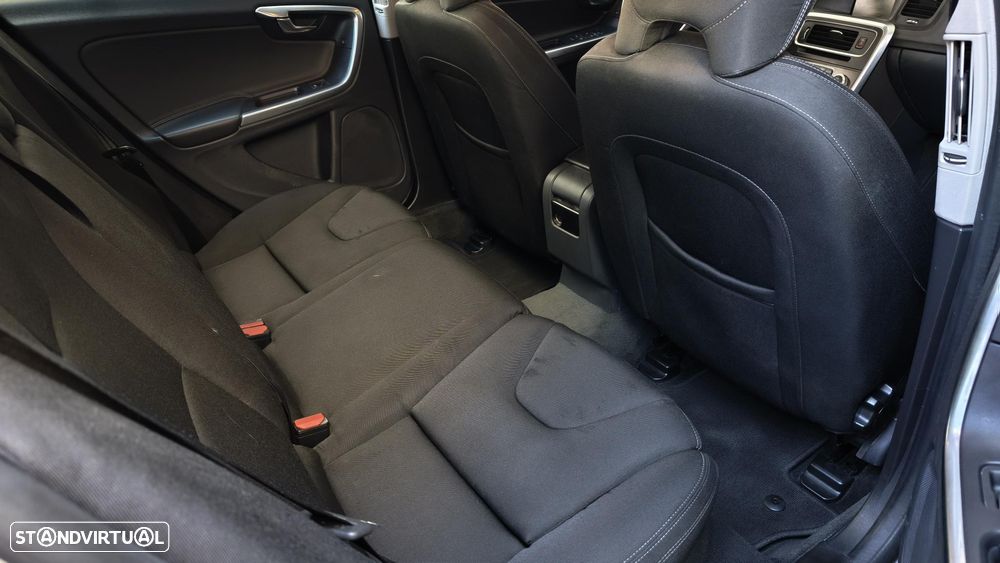 Volvo V60 2.0 D2 Momentum Drive - 6