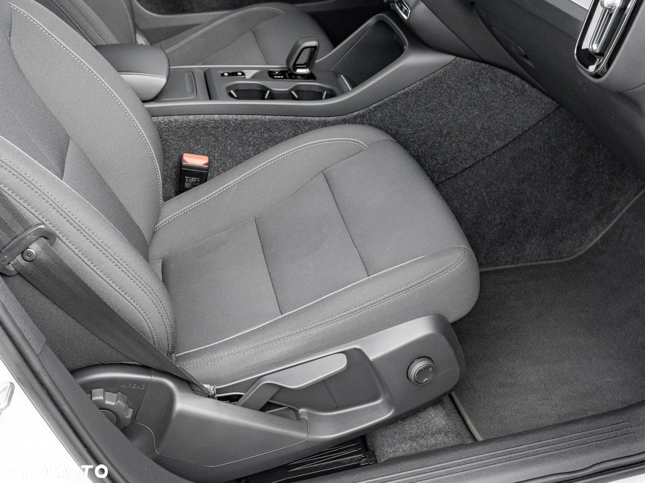 Volvo XC 40 T3 Momentum Pro - 31