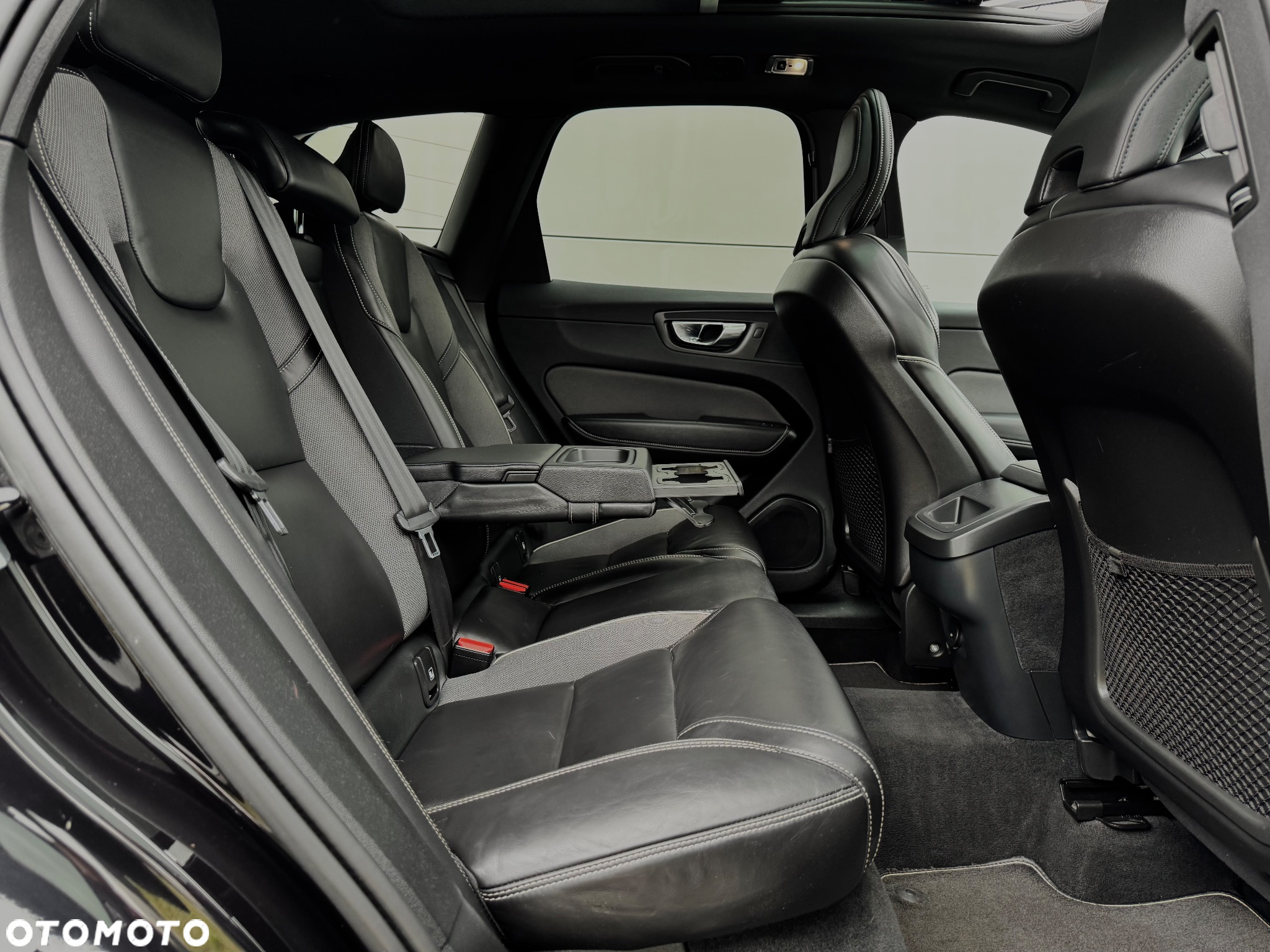 Volvo XC 60 D4 R-Design - 6