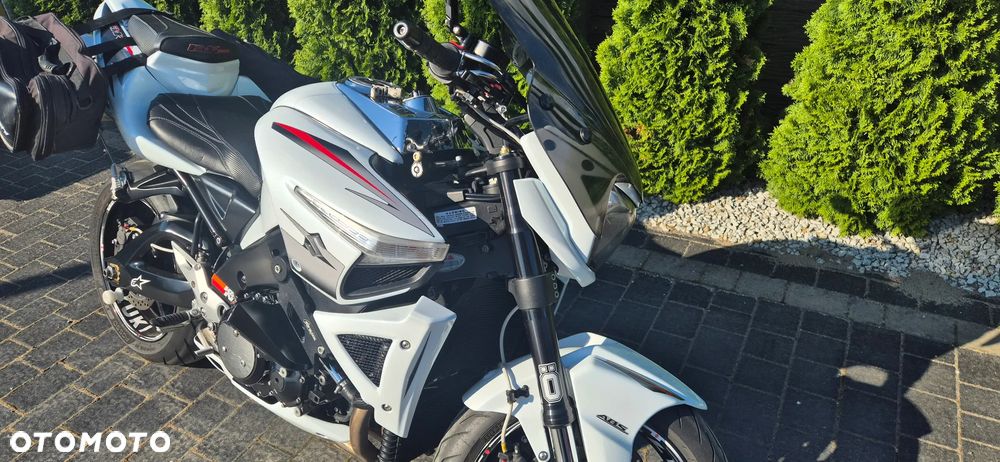 Suzuki GSX - 8