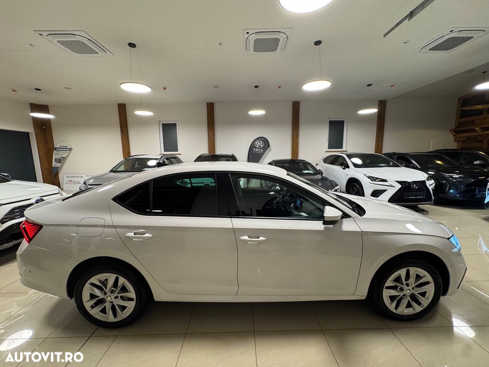 Skoda Octavia 2.0 TDI DSG First Edition - 6
