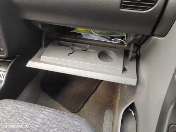 Porta Luvas Opel Corsa C (X01) - 2