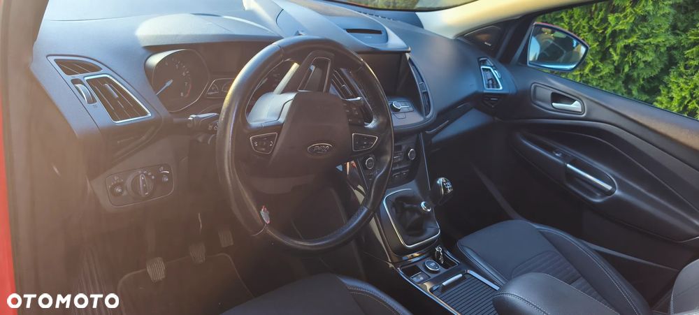 Ford Kuga 1.5 EcoBoost 2x4 Titanium - 3