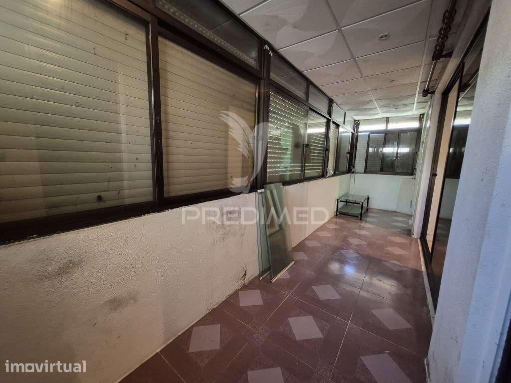 Apartamento T1 com Boas Áreas no Centro de Massamá - Grande imagem: 2/15