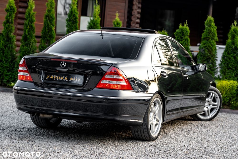 Mercedes-Benz Klasa C 320 4Matic Avantgarde Sport Edition - 14