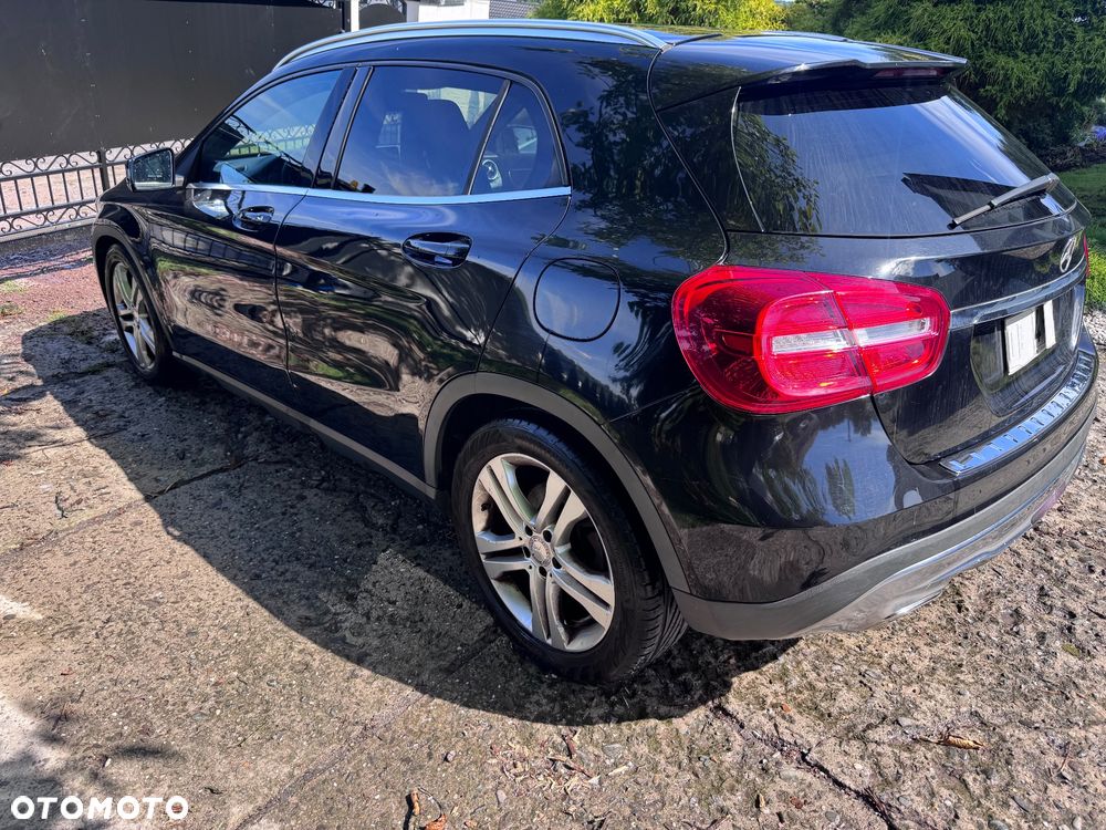 Mercedes-Benz GLA 220 d 4Matic 7G-DCT StreetStyle - 14