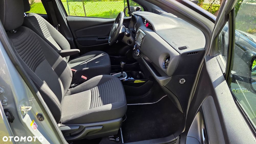 Toyota Yaris Hybrid 100 Selection Platinum - 10