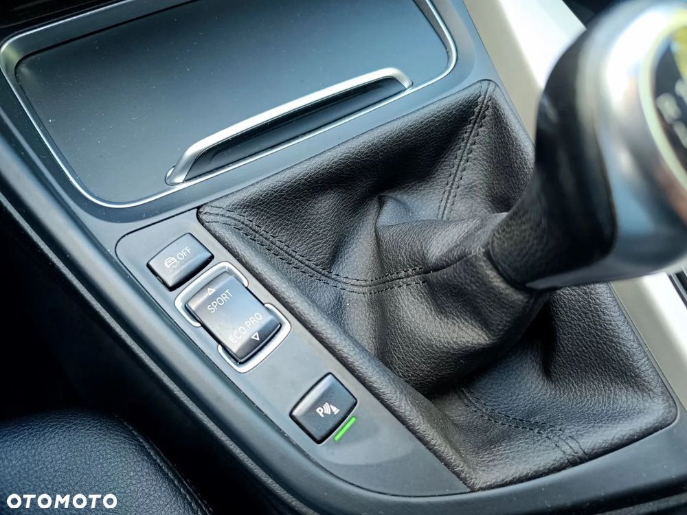 BMW Seria 3 318d DPF Edition Lifestyle - 31