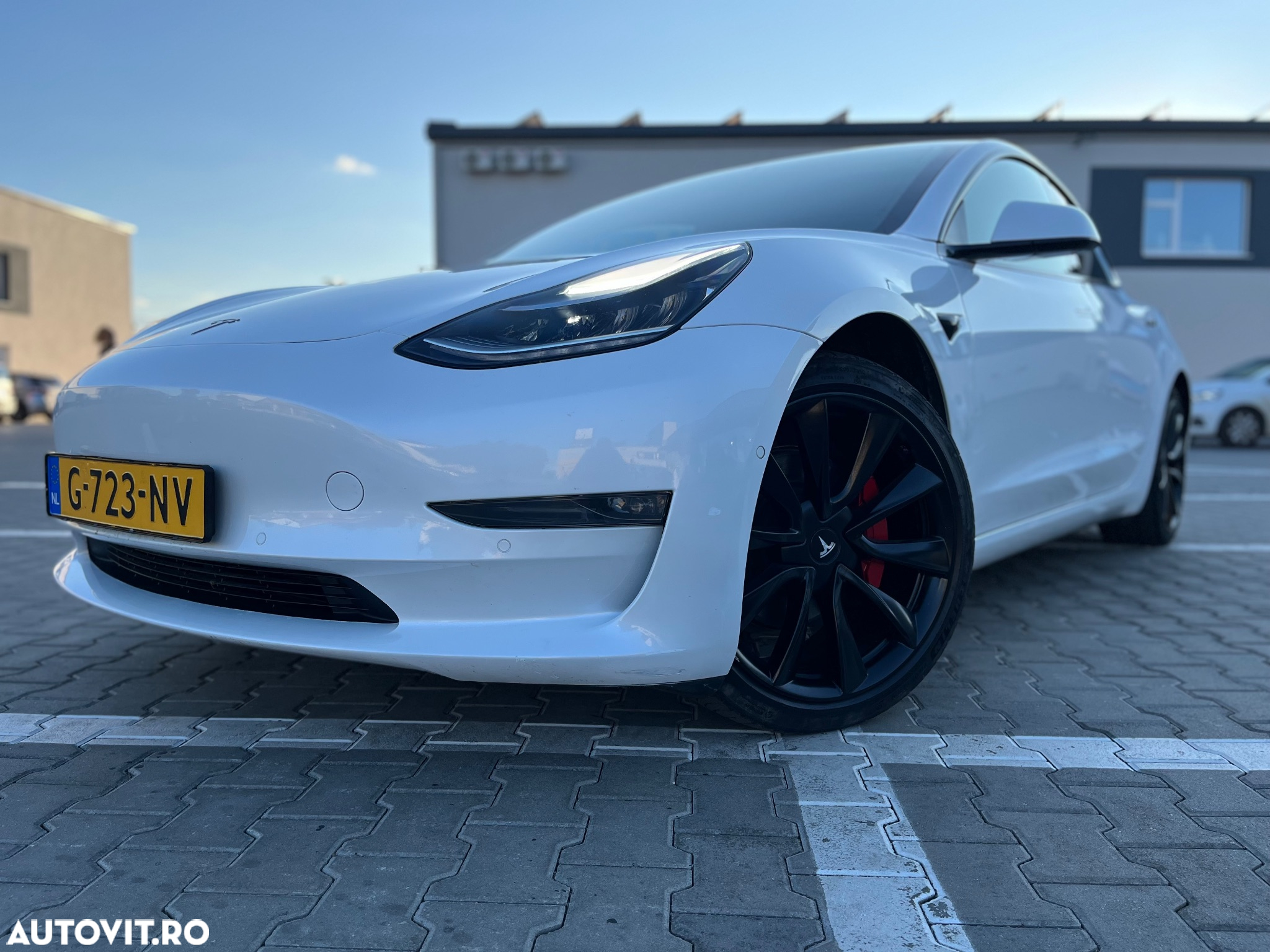 Tesla Model 3 - 3