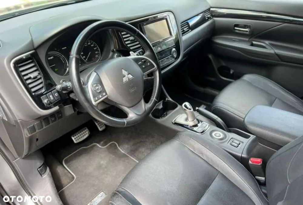 Mitsubishi Outlander 2.0 Intense CVT - 32