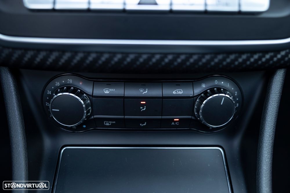 Mercedes-Benz A 180 d AMG Line - 16