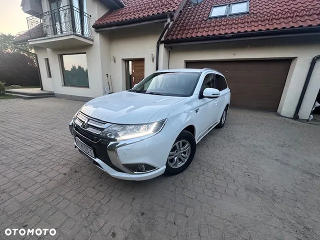 Mitsubishi Outlander 2.0 4WD Plug-In Hybrid - 12