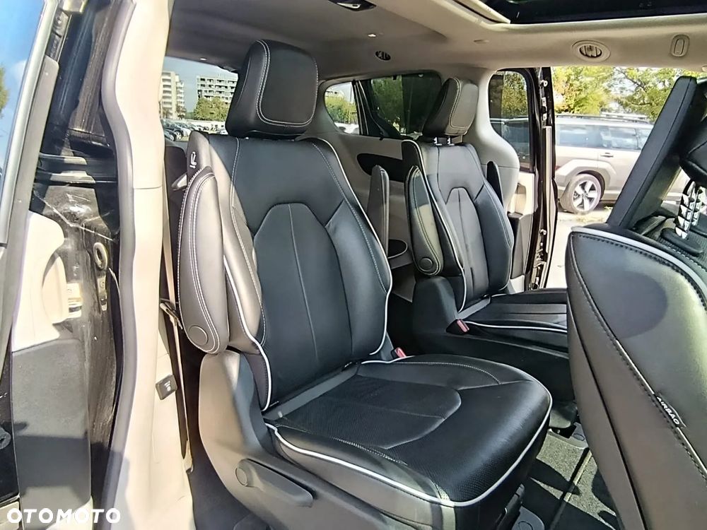 Chrysler Pacifica - 33