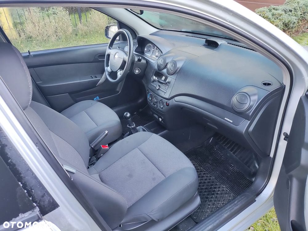 Chevrolet Aveo 1.2 16V Base / Classic - 8