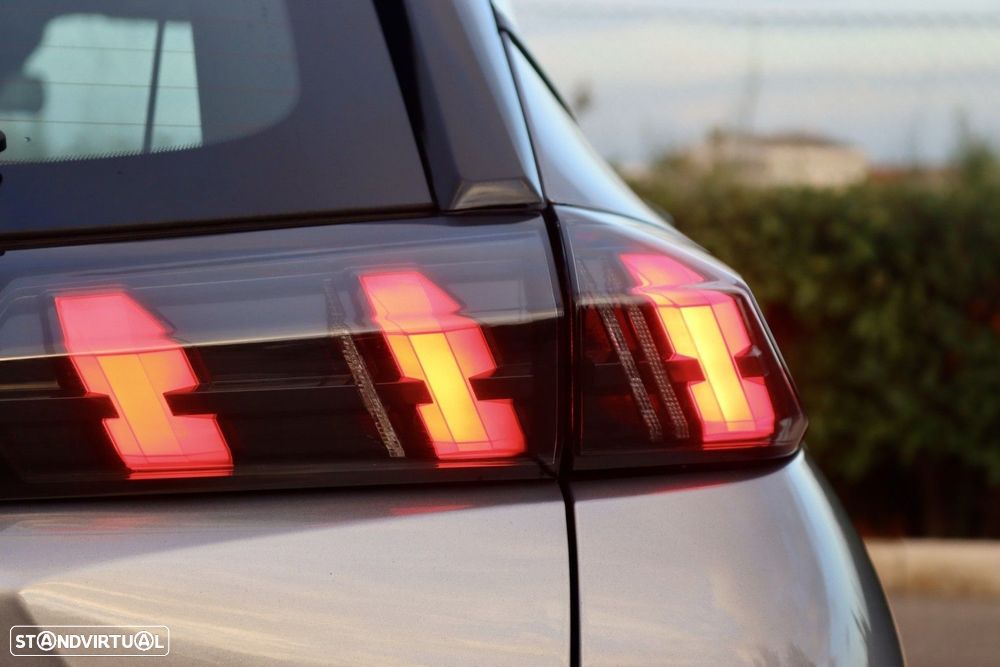 Peugeot 2008 1.2 PureTech Active Pack - 12