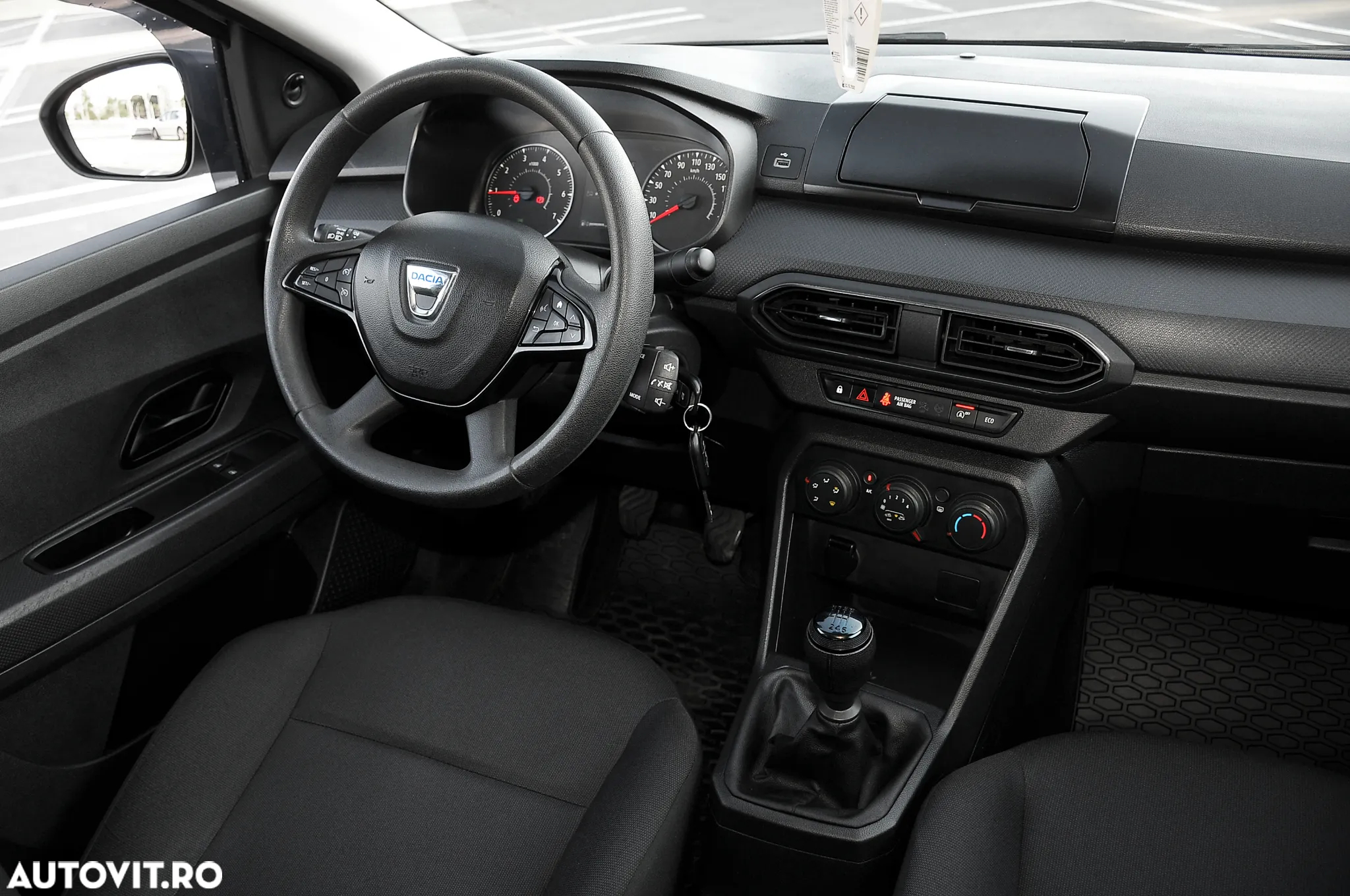 Dacia Logan TCe 90 Essential - 5