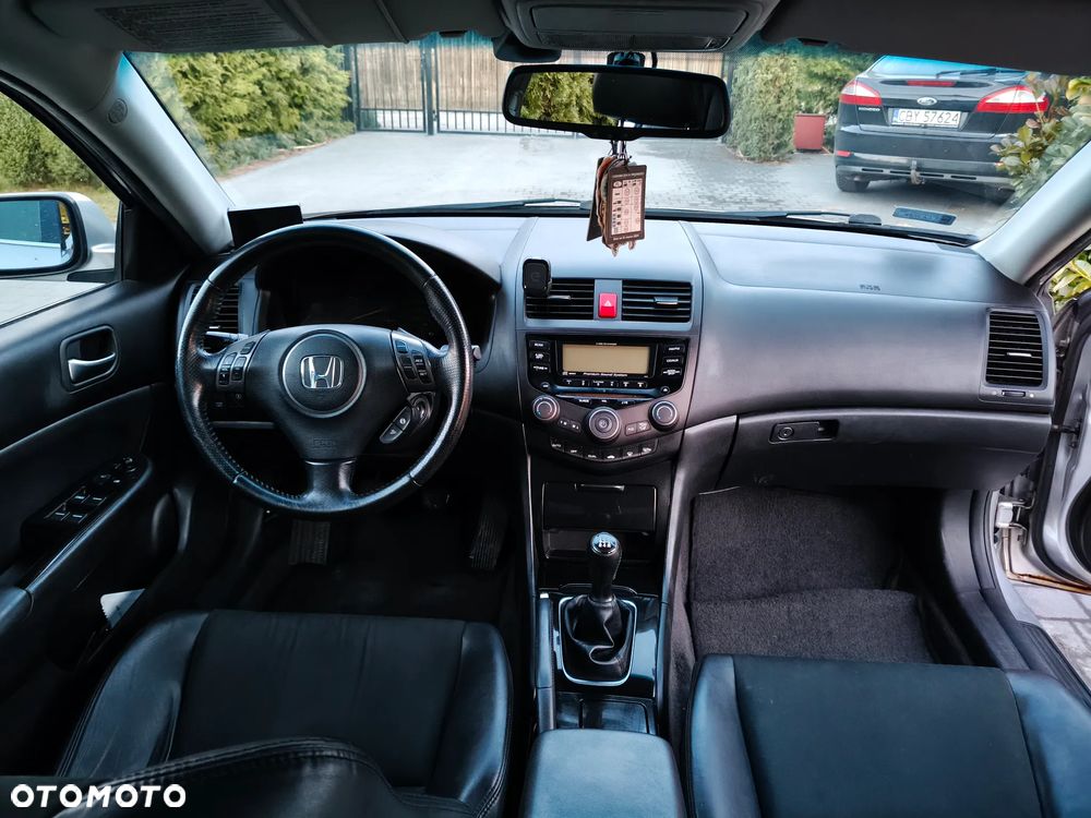 Honda Accord 2.0 Comfort - 23