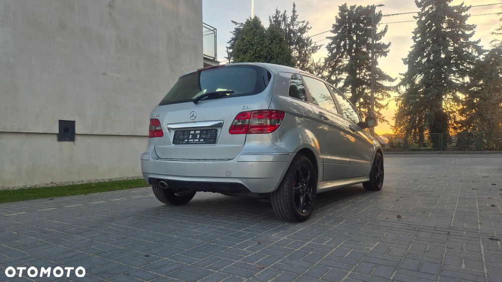 Mercedes-Benz Klasa B 180 CDI EU5 - 32