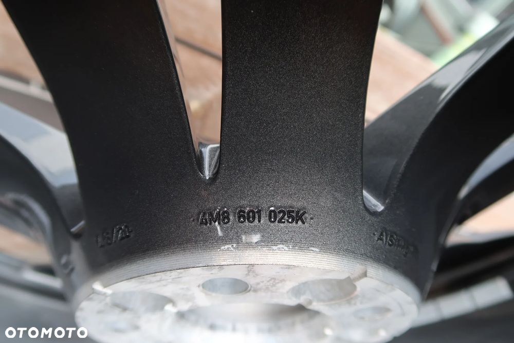 AD15 Felga Audi Q8 Uszkodzona 4M8601025K 10x22et21 - 10