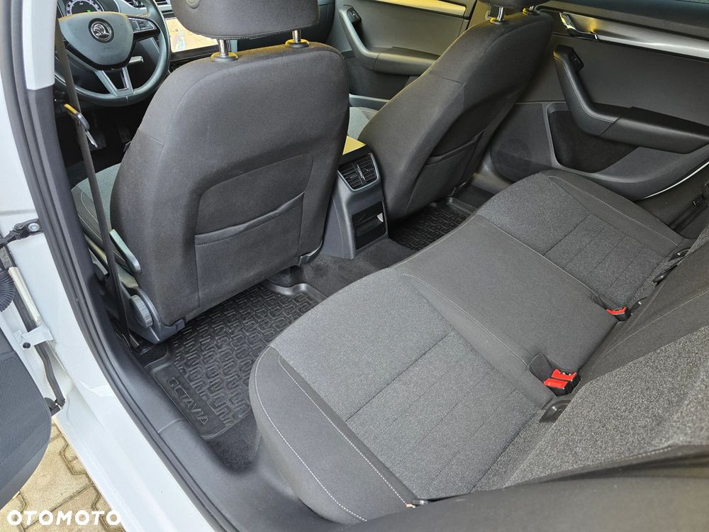 Skoda Octavia 2.0 TDI DSG Soleil - 35