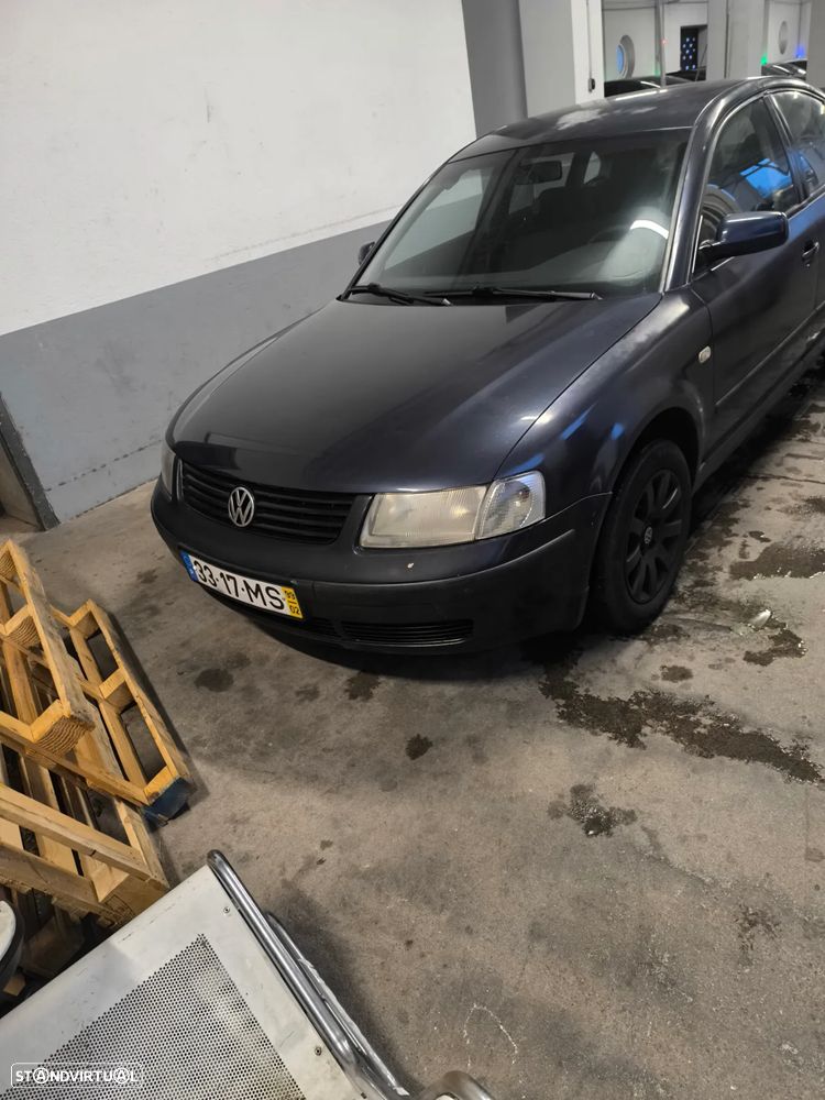 VW Passat 1.9 TDi Confortline - 1