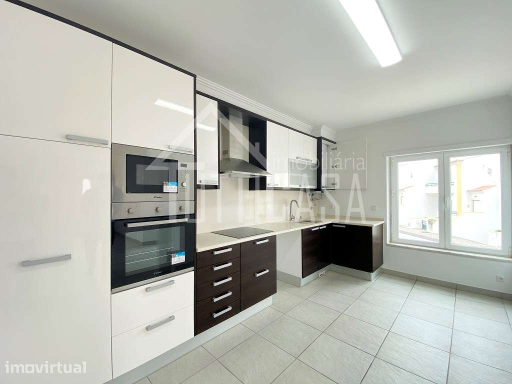 Moradia T3+1 totalmente remodelada na Ericeira - Grande imagem: 4/29