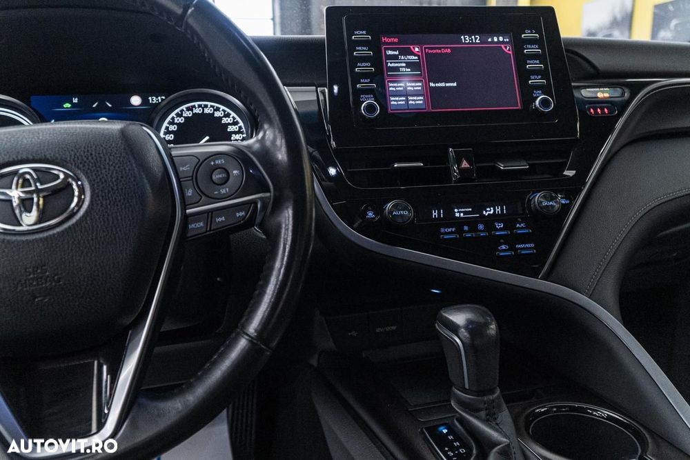 Toyota Camry Executive - 34