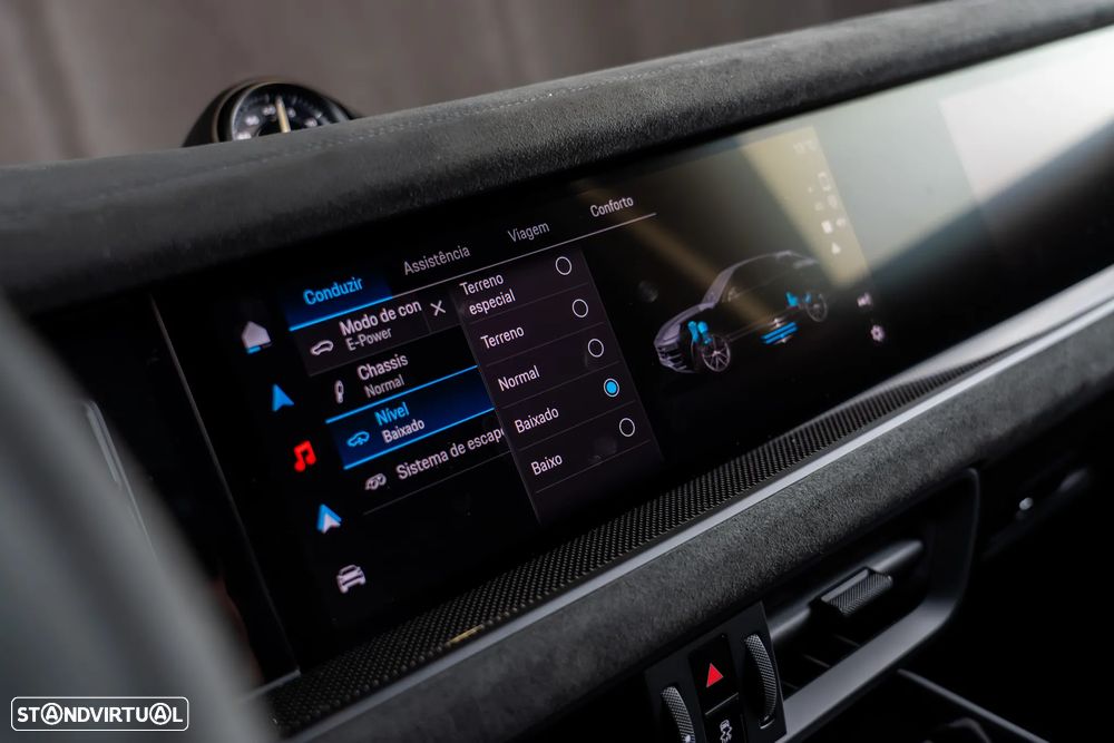 Porsche Cayenne Coupé Turbo E-Hybrid Pacote GT - 24