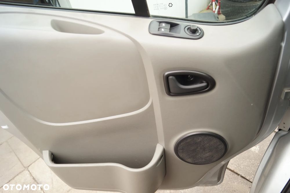 Renault Trafic - 13