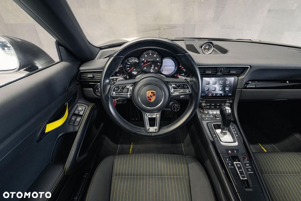Porsche 911 Carrera T PDK - 12