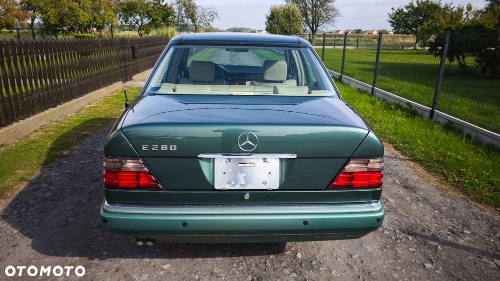 Mercedes-Benz 280 - 10