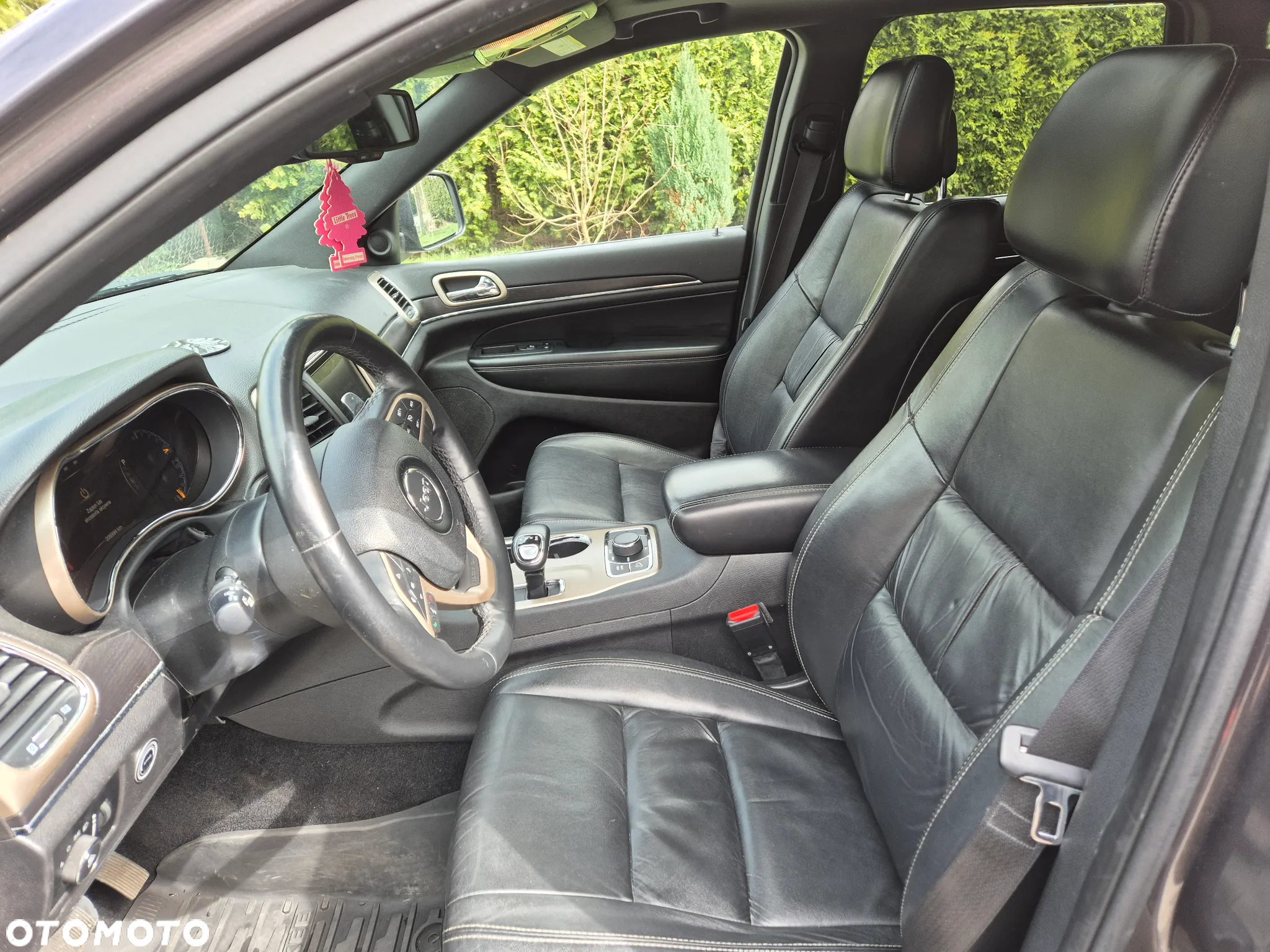 Jeep Grand Cherokee - 16