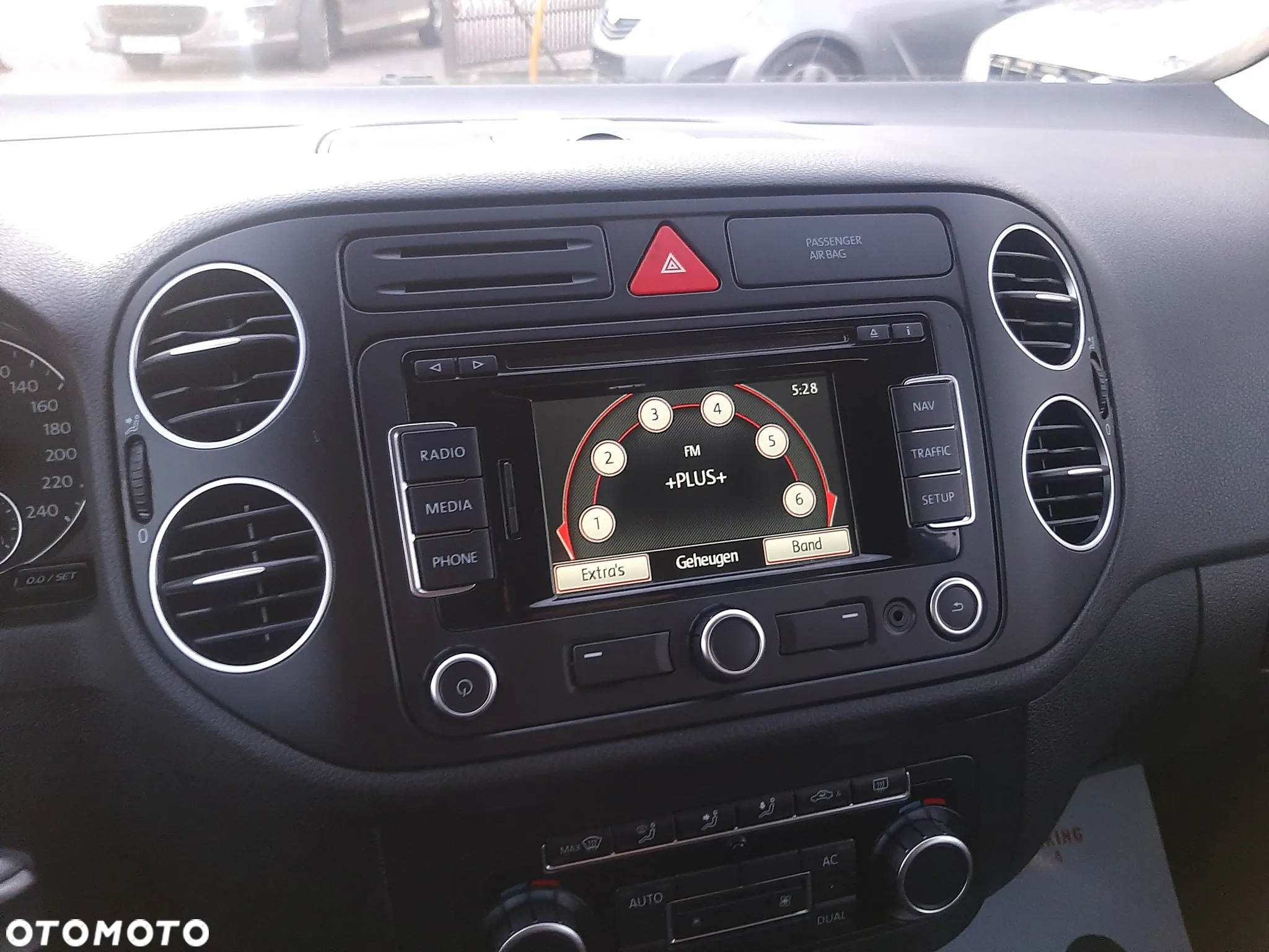 Volkswagen Golf Plus 1.6 TDI BlueMot Comfortline - 16