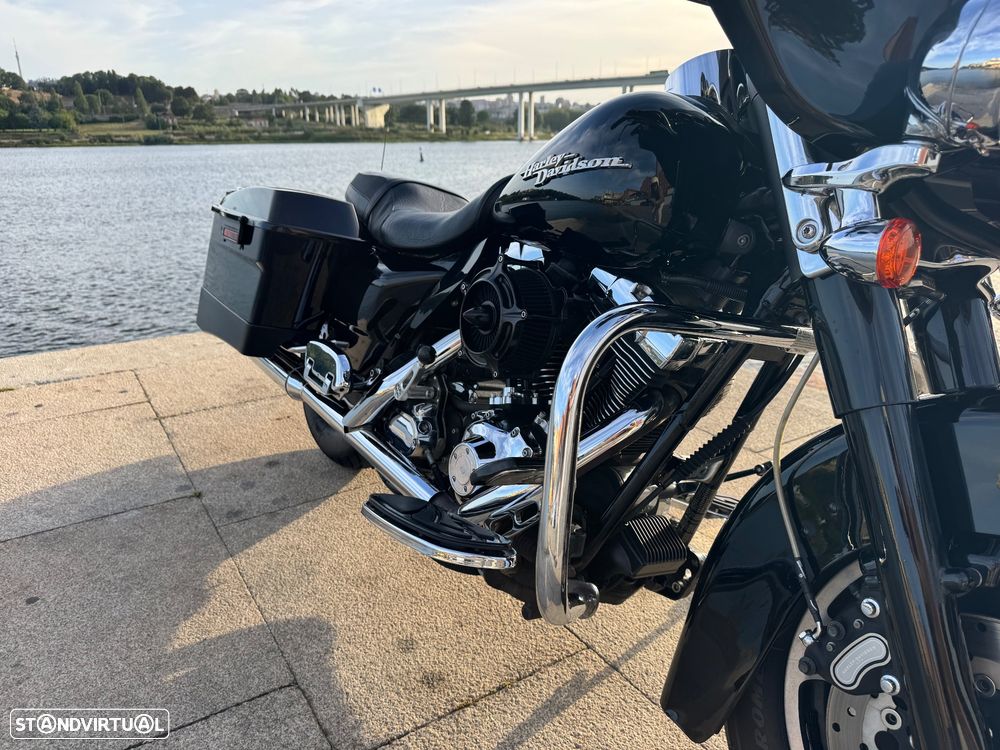 Harley-Davidson Street Street Glide - 12