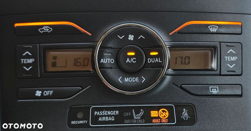 Toyota Auris 1.6 Prestige - 30