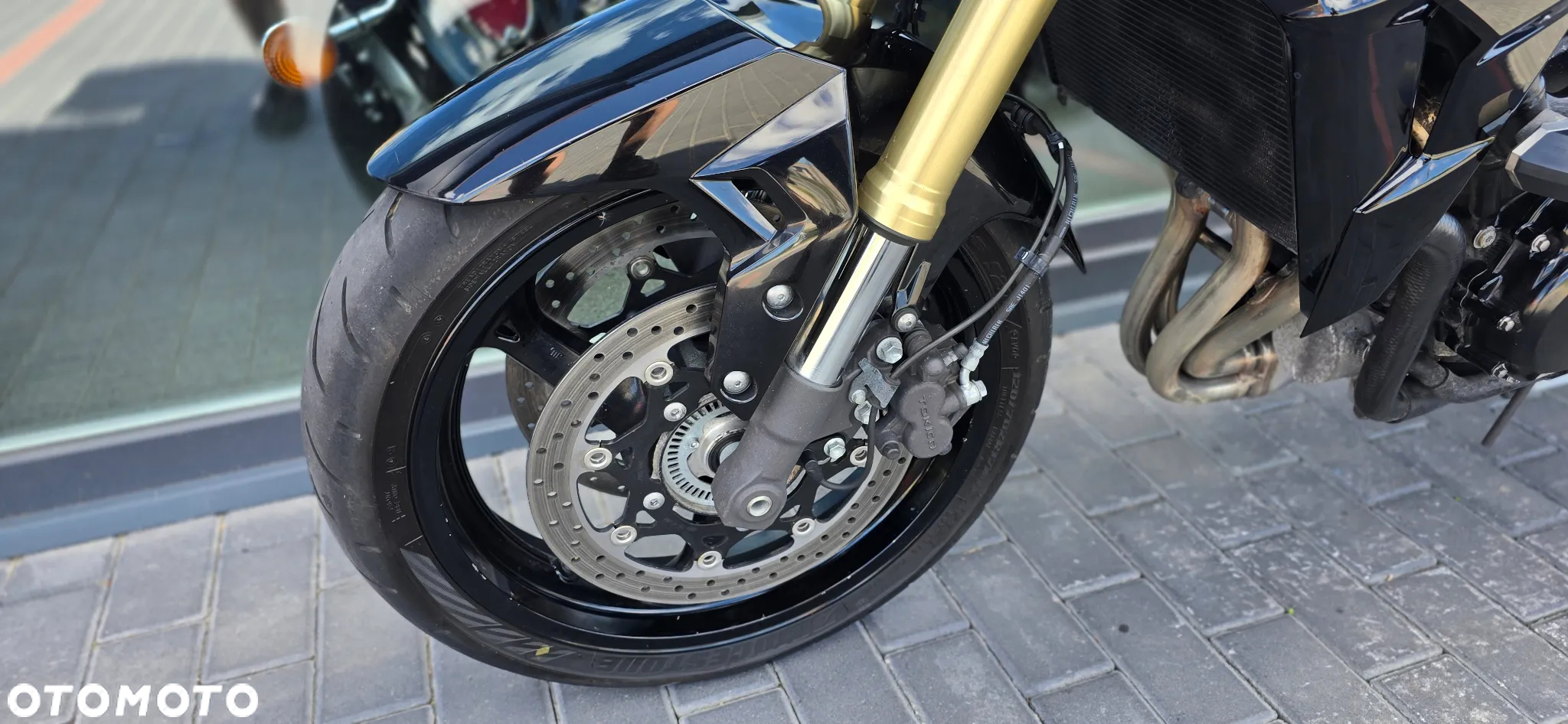 Suzuki GSR - 26