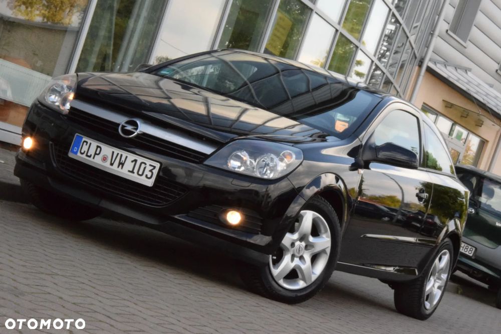 Opel Astra GTC 1.6 Black&White - 40