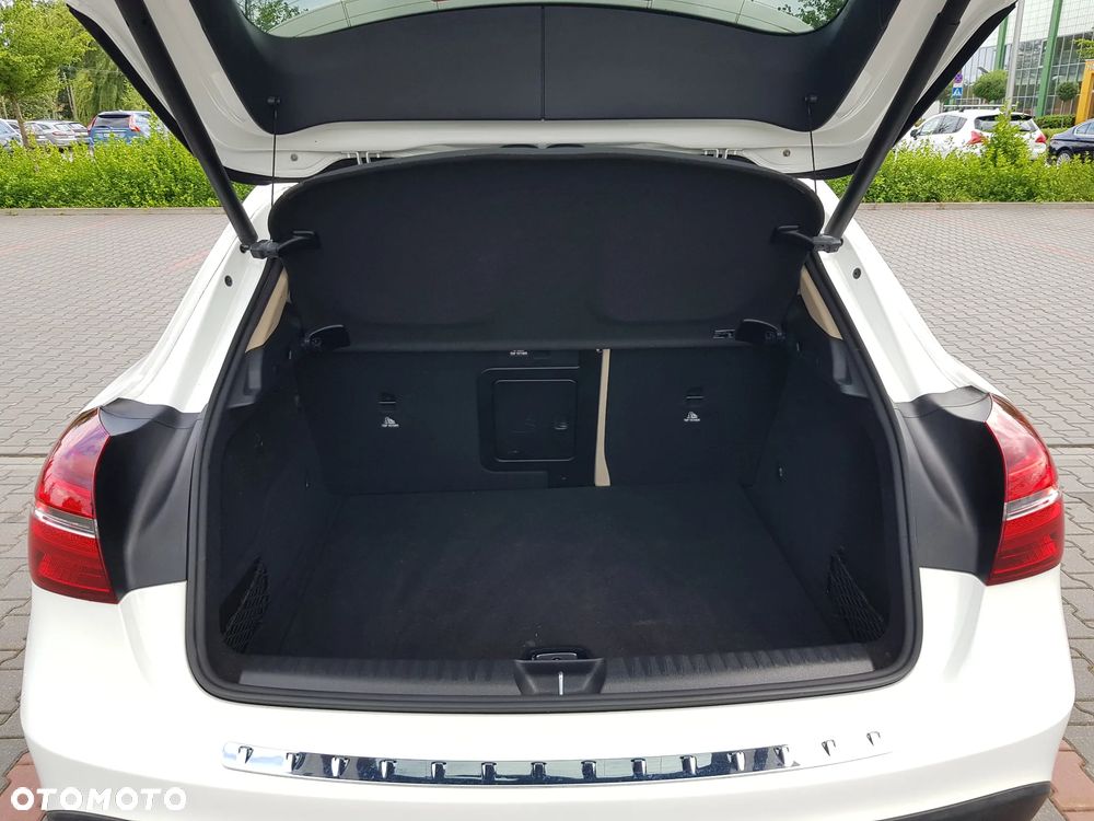 Mercedes-Benz GLA 250 7G-DCT - 15