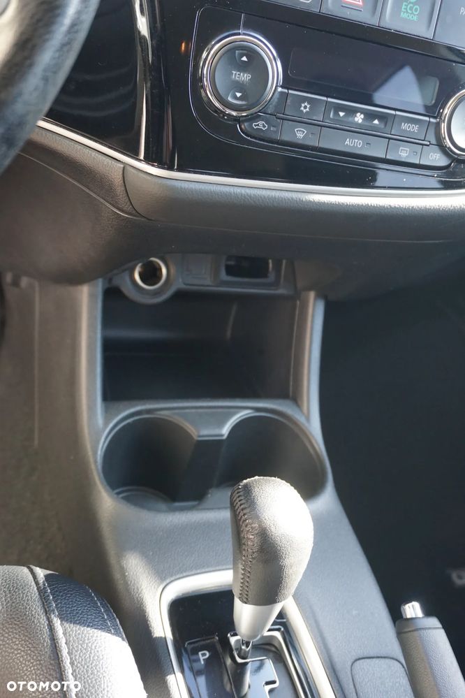 Mitsubishi Outlander 2.0 Intense + CVT - 16
