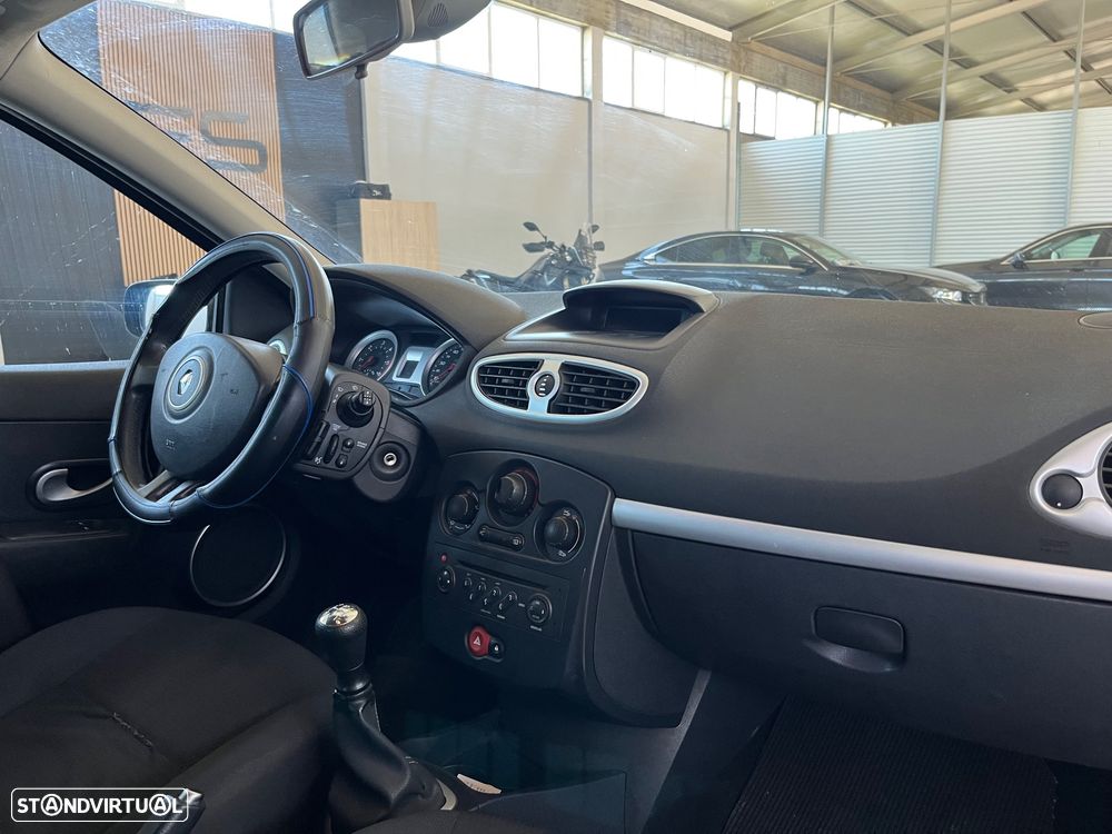 Renault Clio Sport Tourer - 12