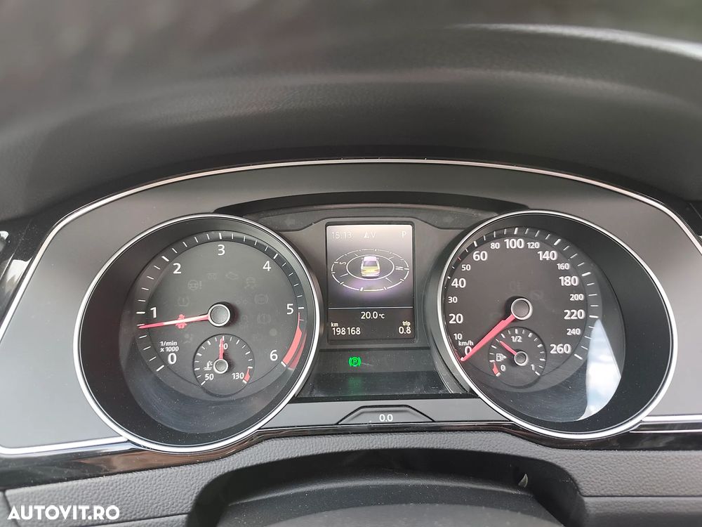 Volkswagen Passat - 12