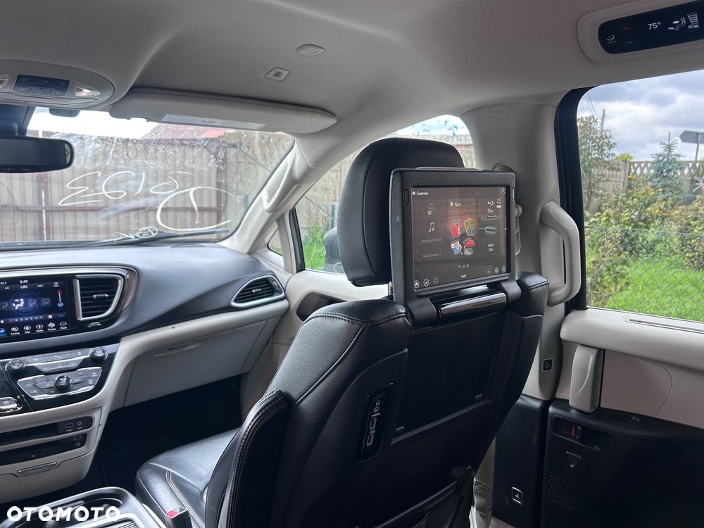 Chrysler Pacifica - 25